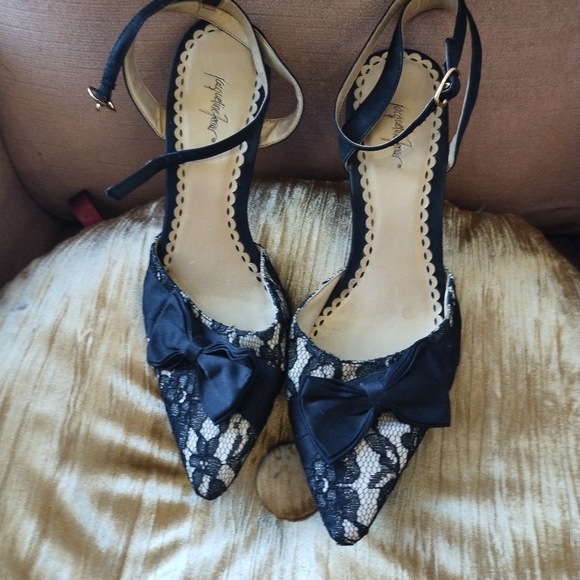 Shoes. JACQUELINE FERRAR SZ 7 - Picture 5 of 5